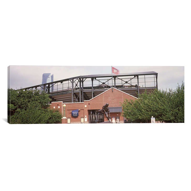 «Panoramic Warren Spahn Plaza at the Chickasaw Bricktown Ballpark, Oklahoma City, Oklahoma» par Panoramic Image, reproduction de photo sur toile tendue