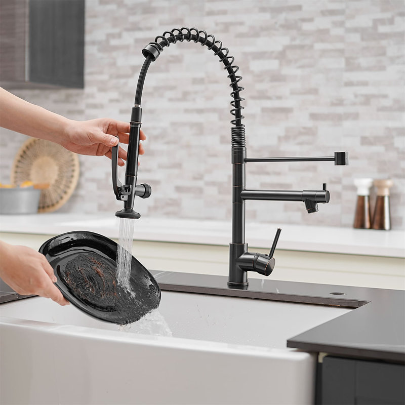 Robinet de cuisine rétractable à poignée simple avec accessoires, Bronze huilé