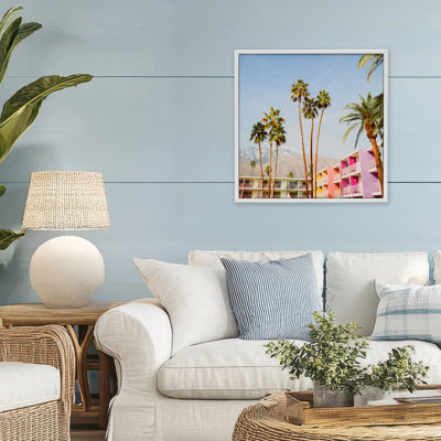 Giclée encadrée d'un complexe hôtelier, conception de Lish Creative