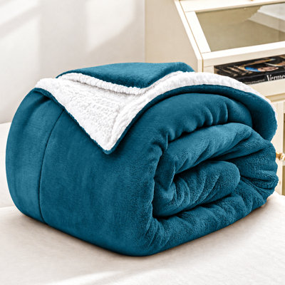 Reversible Sherpa Fleece Blanket – Soft Thick Faux Fur Throw