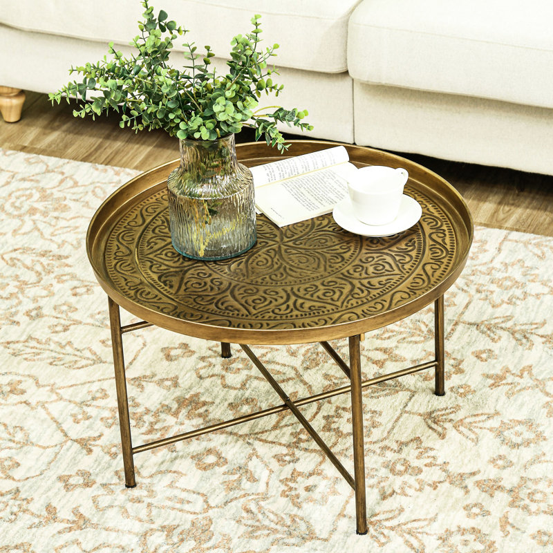 Élégante table basse en bois avec rangement dissimulé, parfaite pour les salons organisés et élégants.