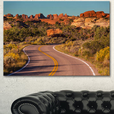 Road in Rocky American Prairie - Reproduction de photo sur toile tendue