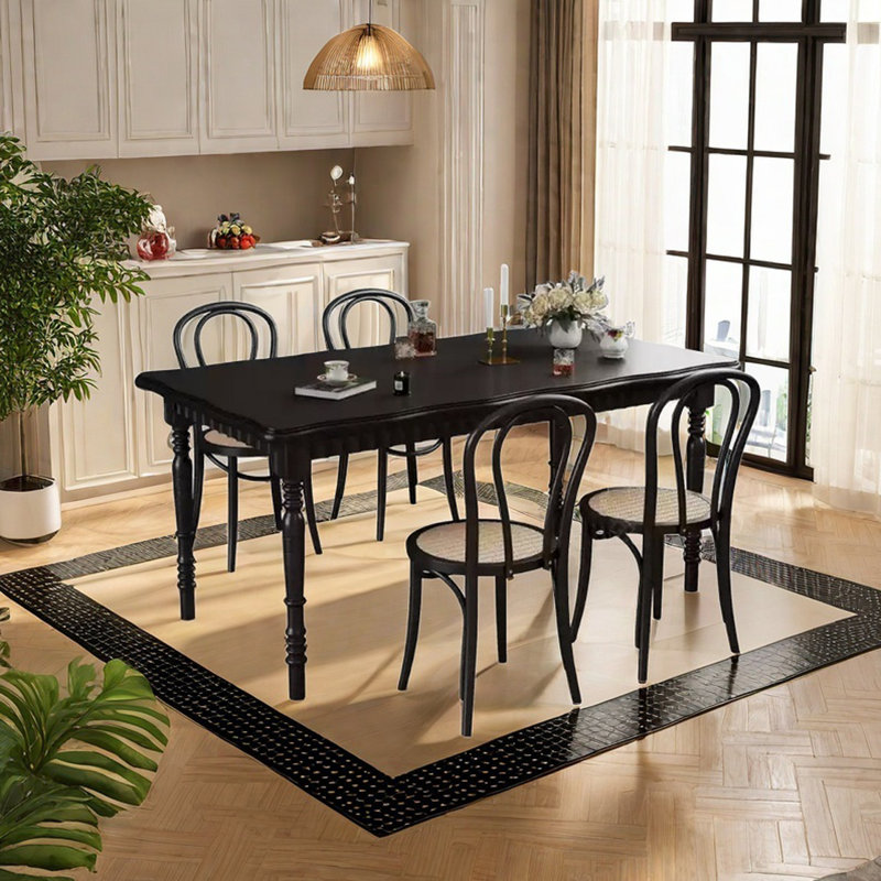 Ensemble de table et chaises de style français antique