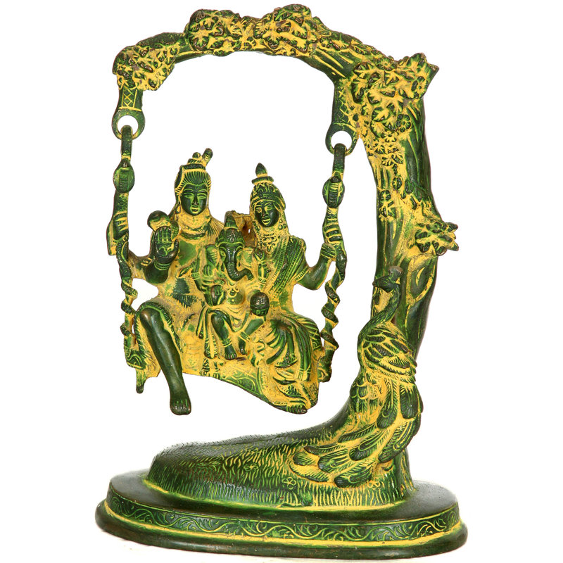 Le dieu Shiva se balance avec Parvati et Ganesha