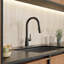 Robinet de cuisine moderne sans contact-112485391