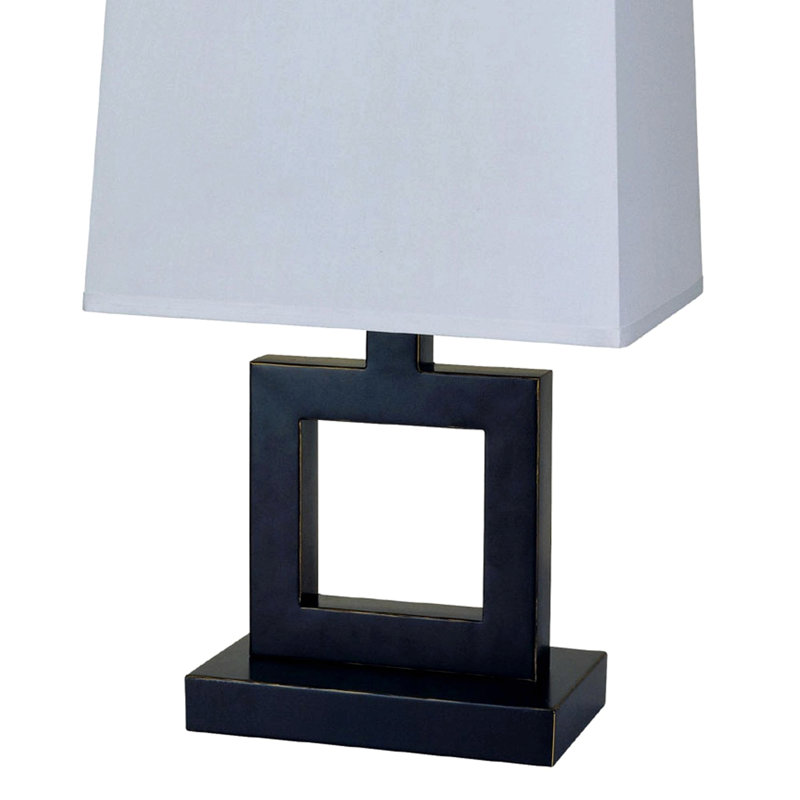 Lampe de table haute 22 po en métal avec design carré, abat-jour blanc