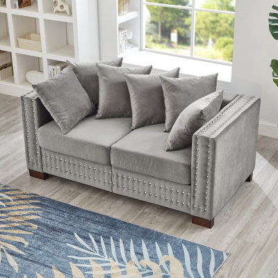2 places, velours gris, design moderne, carré, clous argentés, structure en bois massif, coussins à ressorts ensachés, housses amovibles, fonction de rangement esthétique, accoudoirs, décoration des ongles, structure, sièges,