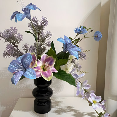 Faux fleurs dans un vase, fleurs artificielles avec vase