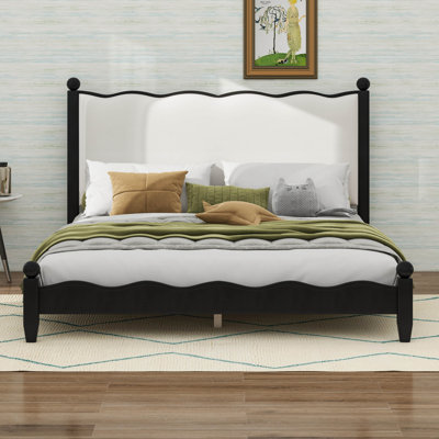 Lit plateforme classique en bois avec tête de lit tapissier festonnée élégante