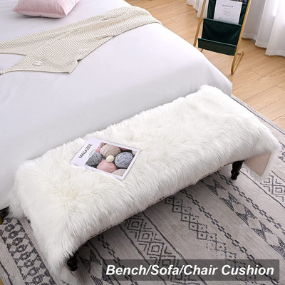 Tapis blanc à poils longs moderne fabriqué à la main