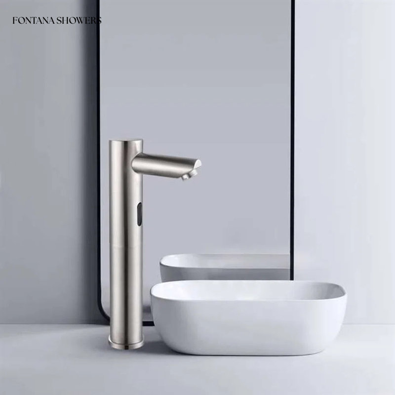 Système de douche mural rond noir avec douche à main et mélangeur numérique Novarra