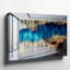 Toile un espace intérieur moderne avec un grand mur orné d'art mural, une peinture abstraite texturée composée de rayures verticales sur toile-499050694