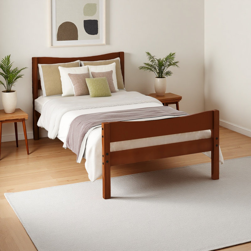 Lit plateforme simple en bois avec tête de lit et lattes en bois
