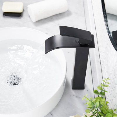 Single-handle Bathroom Faucet with Drain Assembly