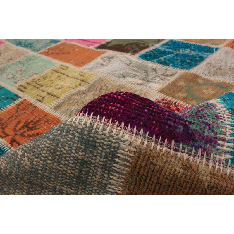 Tapis unique en laine noué à la main style patchwork bleu / orange / rose des années 2010 de 6 pi x 7 pi 9 po Kameon