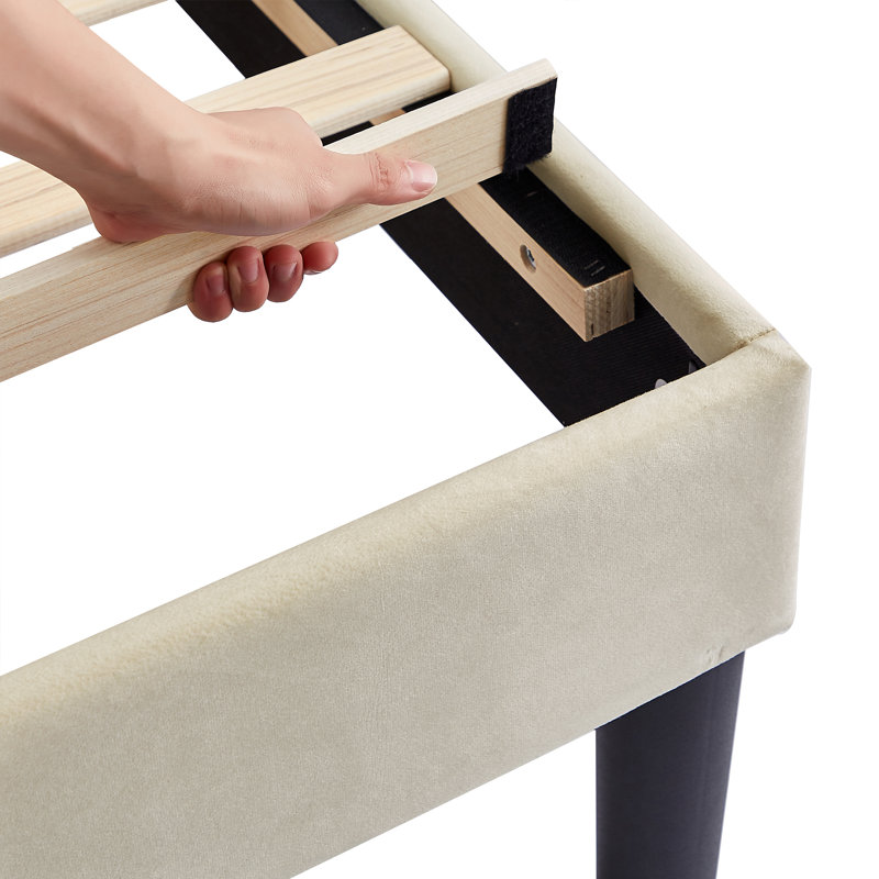 Structure de lit plateforme grand avec tête de lit tapissier en velours et support en lattes de bois, sommier à ressorts / pas de sommier nécessaire