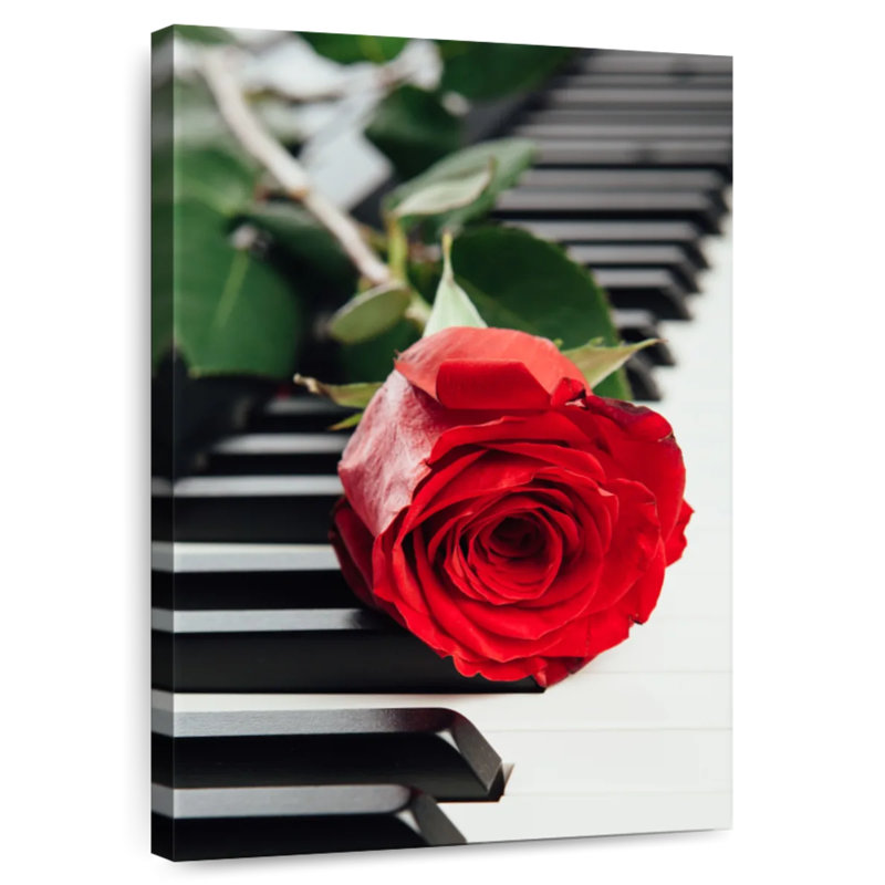 Hardie, rose rouge sur piano, H 39 po x l 26 po