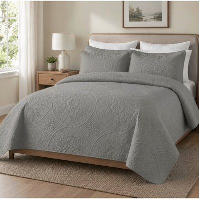 All‑Season Floral Quilt Bedspread