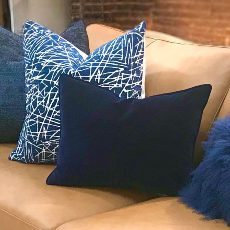 Coussin décoratif réversible en plumes abstraites, Marine, H 26 po x l 26 po