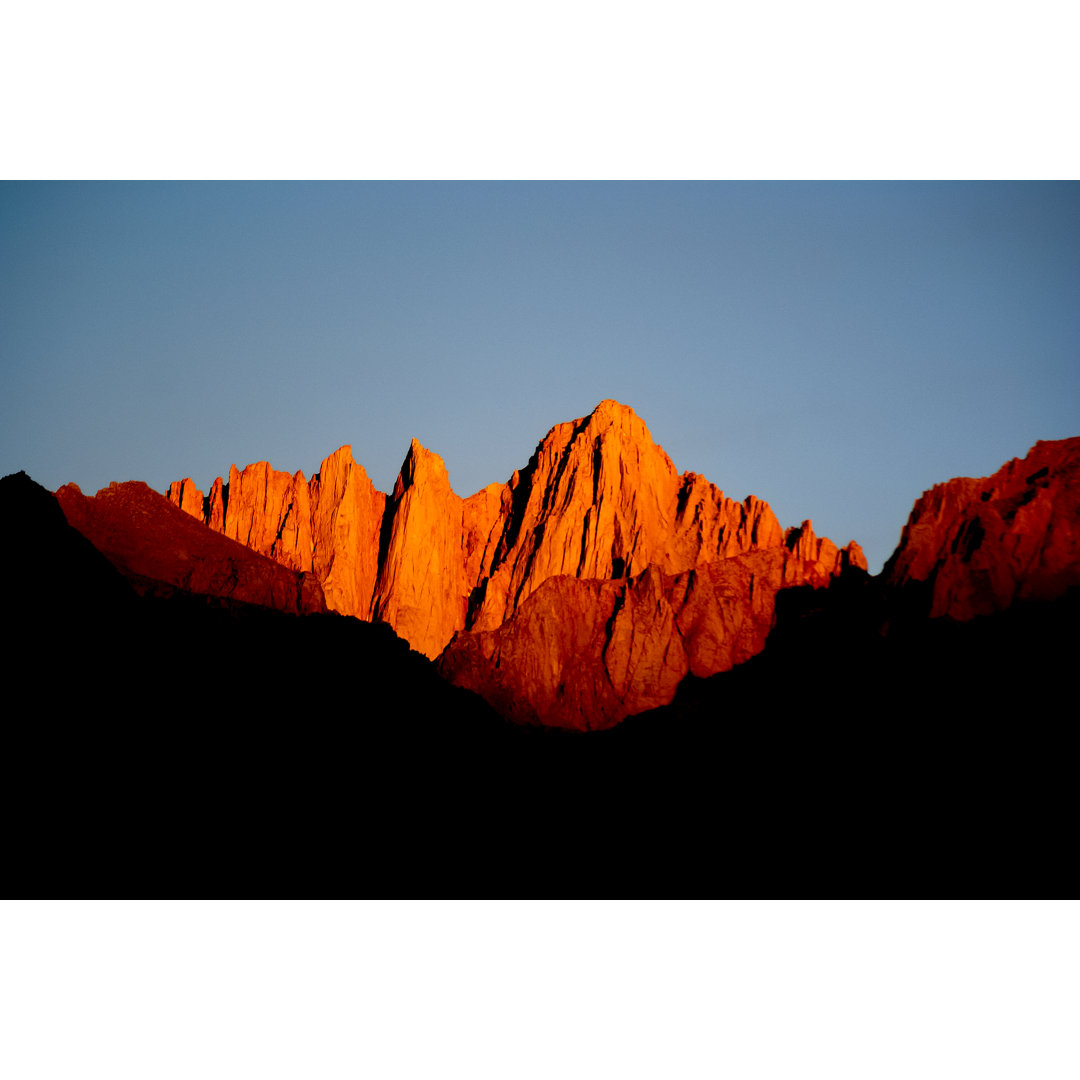 Berglandschaft Kalifornien von Amygdalaimagery - Leinwand Kunstdrucke