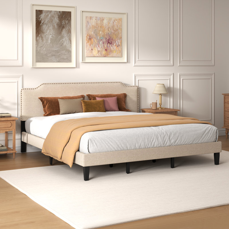 Lit à panneau tapissier avec tête de lit cloutée, Beige, Très grand lit