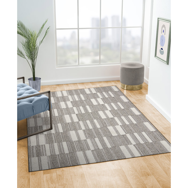 Wilmah Polypropylene Gray Indoor/Outdoor Rug, Rectangle 6'7" x 9'4"