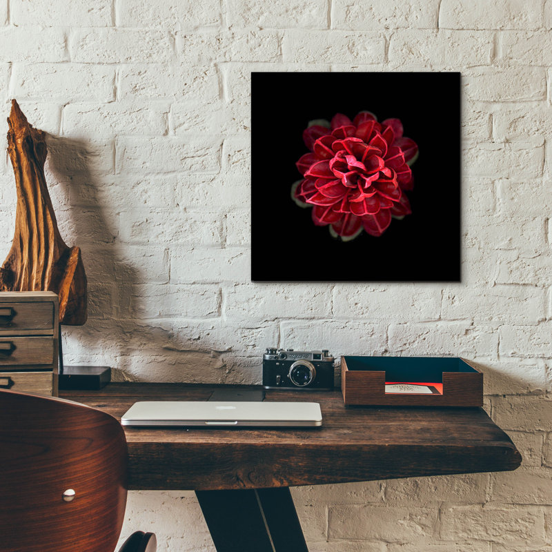 «In Red» par PhotoINC Studio, H 12 po x l 12 po x P 0,13 po