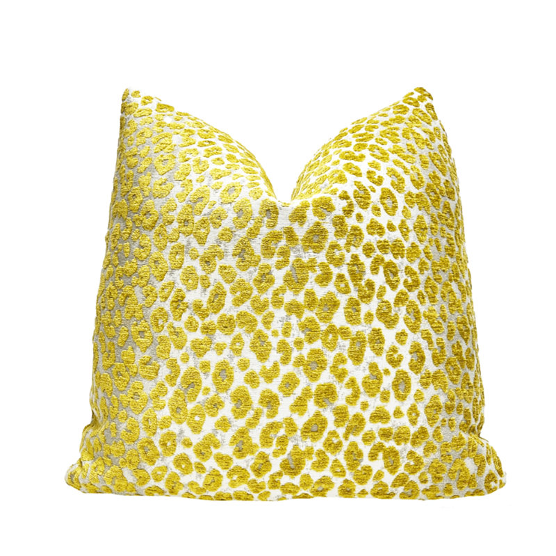 Housse de coussin en velours Leopard, H 22 po x l 22 po, Blanc / léopard jaune