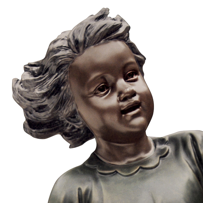 A Memory Captured in Time Statue