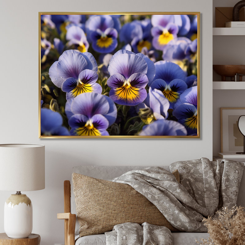 «Purple Yellow Pansies Harmony II», reproduction sur toile, H 34 po x l 44 po x P 1,5 po, Cadre flottant doré