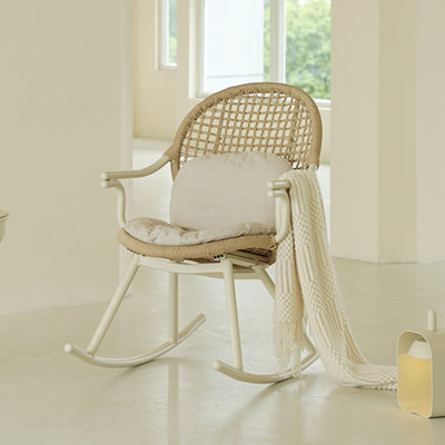 Chaise berçante d'intérieur en rotin