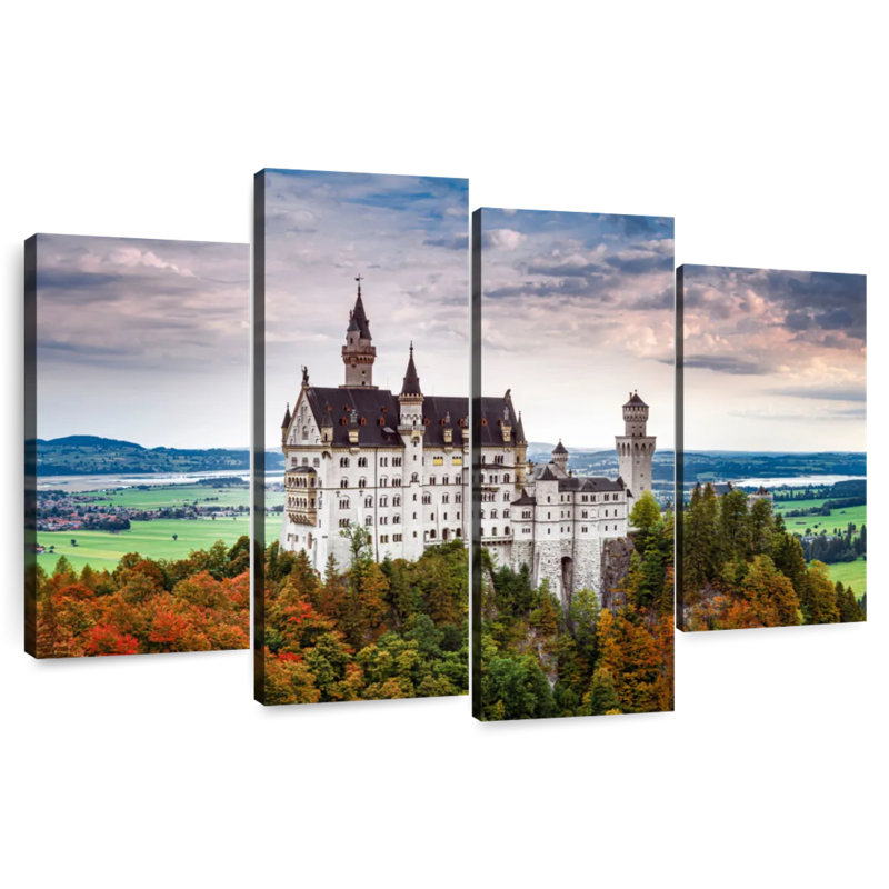 Ciel spectaculaire sur le château de Neuschwanstein, H 48 po x l 75 po