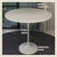 Table de salle à manger à hauteur de bar moderne avec plateau en résine et base en acier Heatherton-587464513-600817963