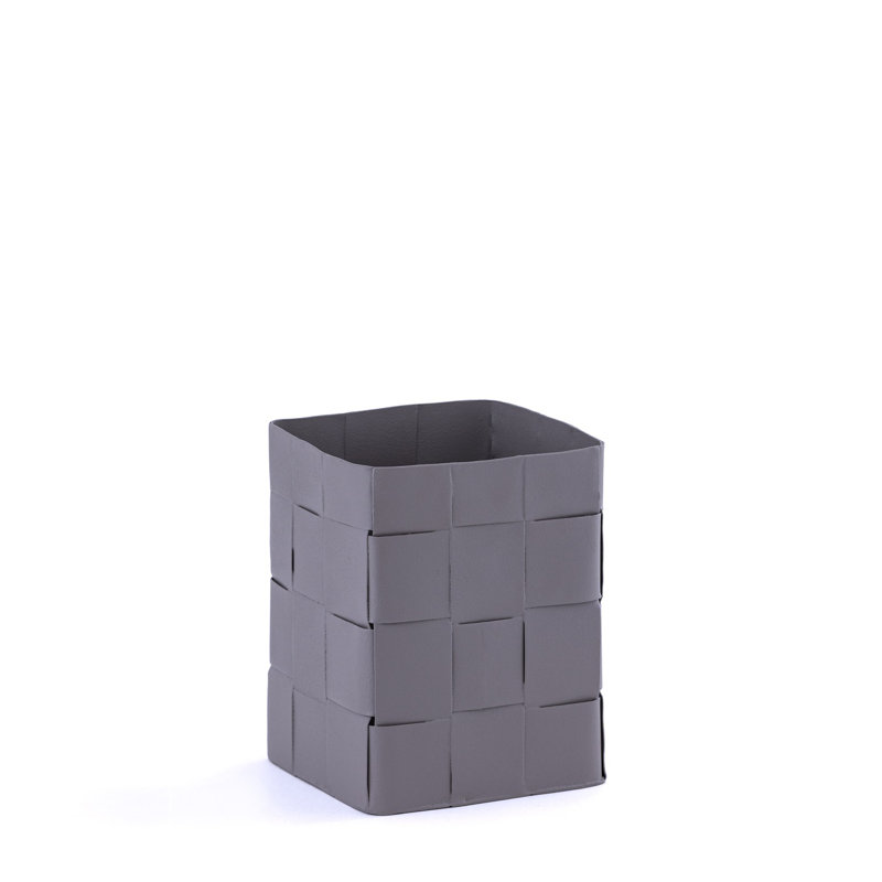 Vase en métal gris fer tissé, H 8 po x l 6 po x P 6 po