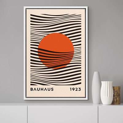 Blocs de couleurs abstraites et vibrantes, style Mid-Century Bauhaus, soleil rouge et vagues noires sur