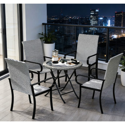 Ensemble de 4 chaises grises et en acier, avec dossier haut, pour une utilisation intérieure et extérieure, siège confortable.