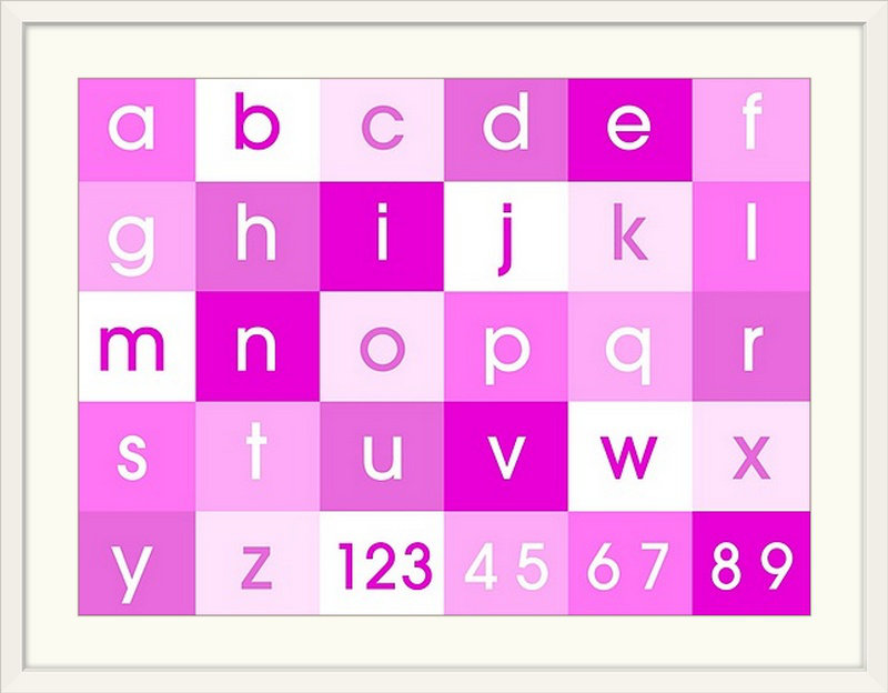 «Alphabet» par Justin, art textuel en rose, H 26 po x l 32 po x P 1 po, Cadre blanc