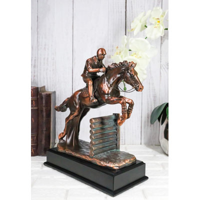 Figurine de cheval au galop équestre