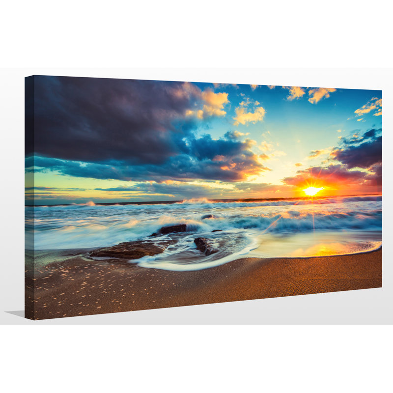 « cloudscape over the sea 2 », reproduction de photo sur toile tendue, H 28 po x l 48 po x P 1,5 po