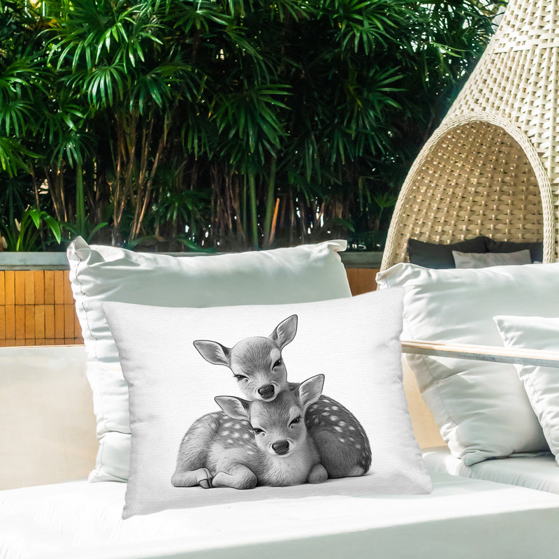 Coussin décoratif imprimé deux faons câlins par Annalisa Latella