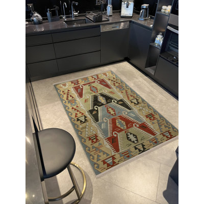 Tapis décoratif multicolore à motif frangé