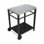 Chariot de barbecue extérieur avec configuration à 2 niveaux, plateau en acier inoxydable, structure en métal noir, grandes roues, crochets à outils, table de préparation pour barbecue, cour arrière, support à four à pizza, roues faciles à déplacer