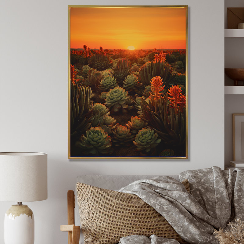 Succulent cactus du désert brûlant au coucher du soleil I, Cadre flottant doré, H 32 po x l 24 po x P 1 po