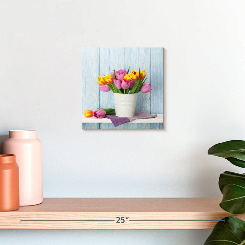 Tulipes dans un seau, H 10 po x l 10 po