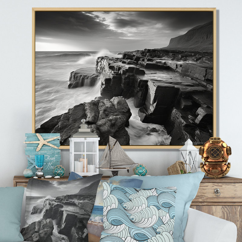 «Black and White Rocky Beach Horizon I» sur toile, Cadre naturel flottant, H 34 po x l 44 po x P 1,5 po
