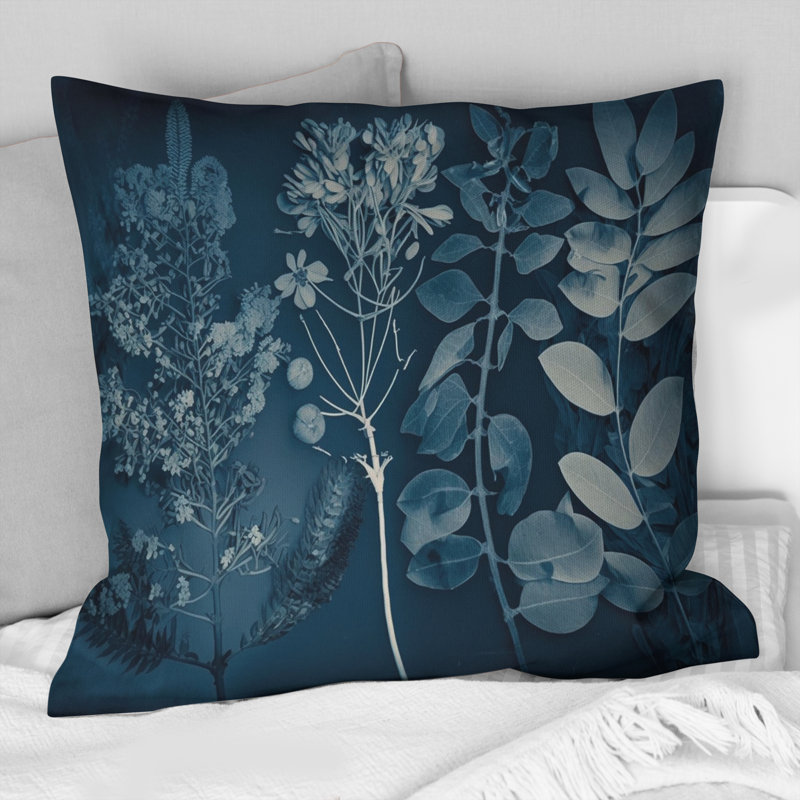 Fleurs sauvages rétro dans les tons de bleu I - Coussin décoratif à imprimé floral