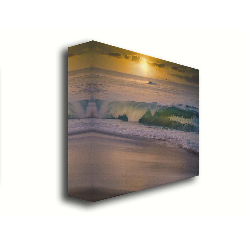 Maui Wave Sunset par Kelly Wade. Estampe numérique, H 30 po x l 45 po, Toile tendue, Ne s’applique pas