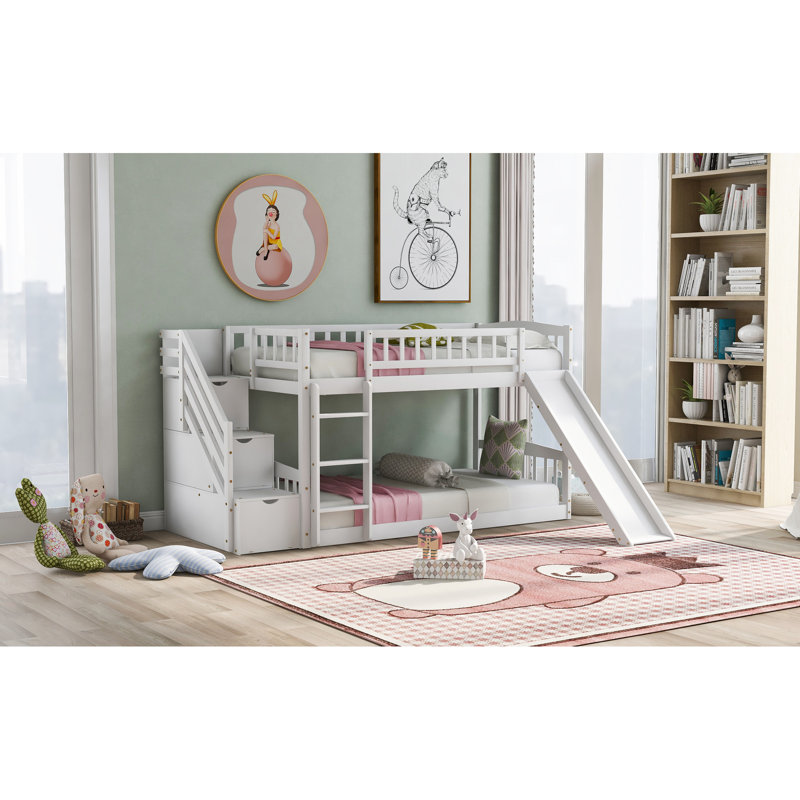 Lit simple au-dessus d'un lit superposé blanc avec glissoire amusante et tiroirs de rangement - aventure passionnante - longue durée