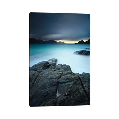 «A Long Exposure Scene at Haukland Beach in Lofoten, Norvège» par Arild Heitmann - impression sur toile tendue