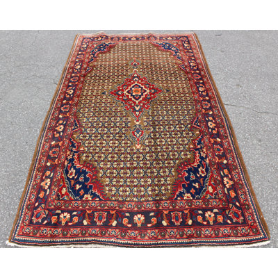 Tapis vert fait à la main avec médaillon rouge